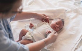 Doğum evində körpəni nə gözləyir