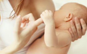 Körpəni necə əmizdirməli