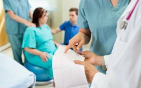 Doğum evi: qəbul otağından doğuşa qədər